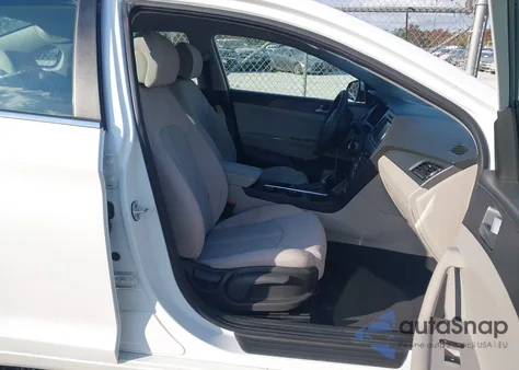 2017 Hyundai Sonata Se z USA, uszkodzony, nr VIN 5NPE24AF9HH534641